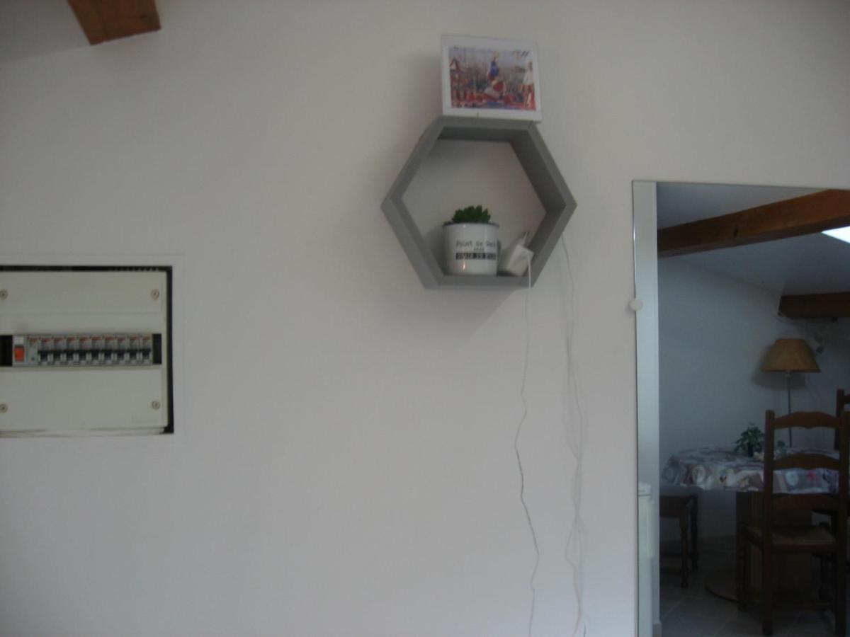 ラ・ロンド・レ・モールT 2 Avec Velux Sous Les Combes De 34 M2アパートメント エクステリア 写真