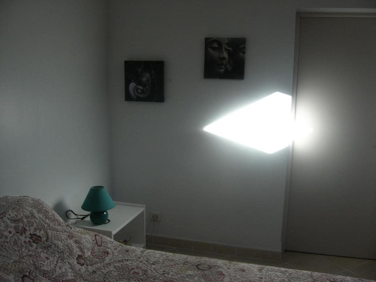 ラ・ロンド・レ・モールT 2 Avec Velux Sous Les Combes De 34 M2アパートメント エクステリア 写真